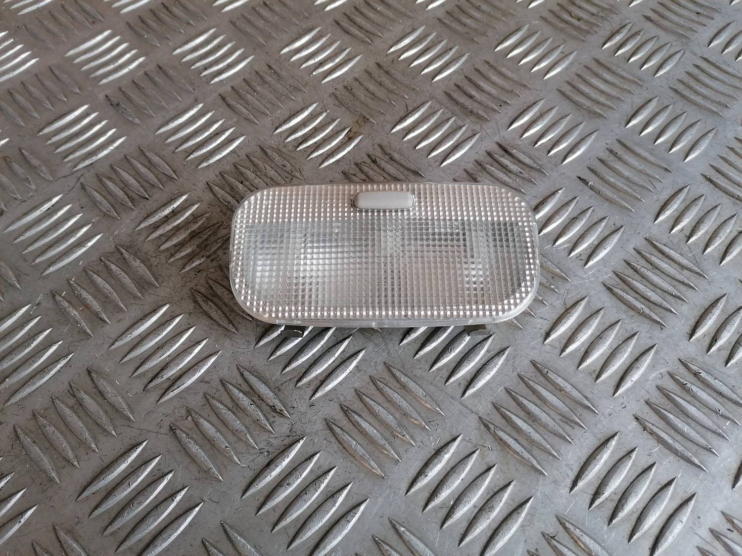 Aizmugurējo sēdvietu apgaismojums priekš XSARA PICASSO 2003 2 Aizmugurējo sēdvietu apgaismojums priekš XSARA PICASSO 2003