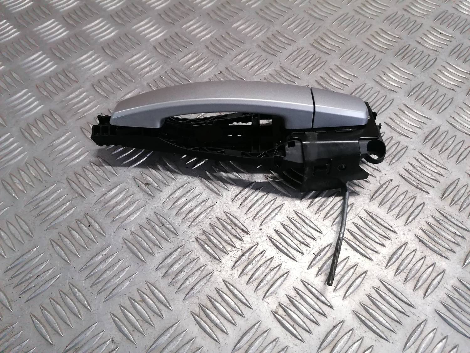 Aizmugurējais kreisais durvju rokturis priekš OPEL ASTRA J 2012 2 Aizmugurējais kreisais durvju rokturis priekš OPEL ASTRA J 2012