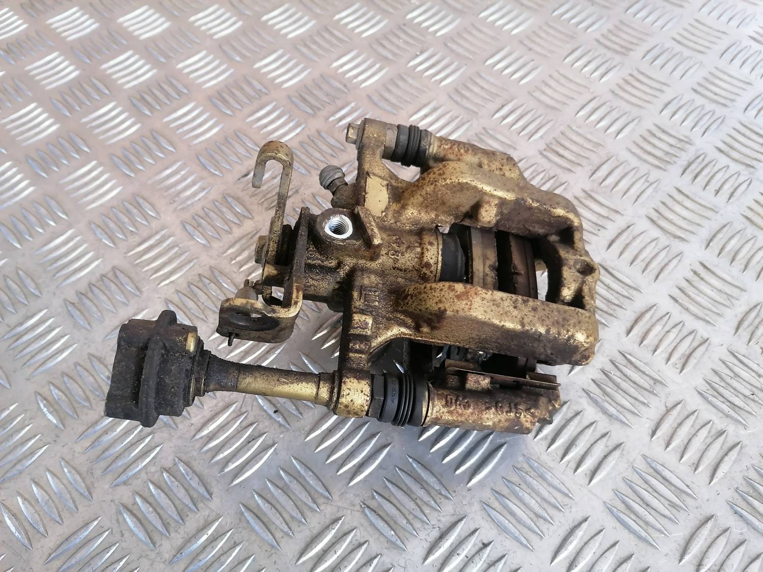 Aizmugurējais labais suports priekš OPEL ASTRA J 2012 2 Aizmugurējais labais suports priekš OPEL ASTRA J 2012