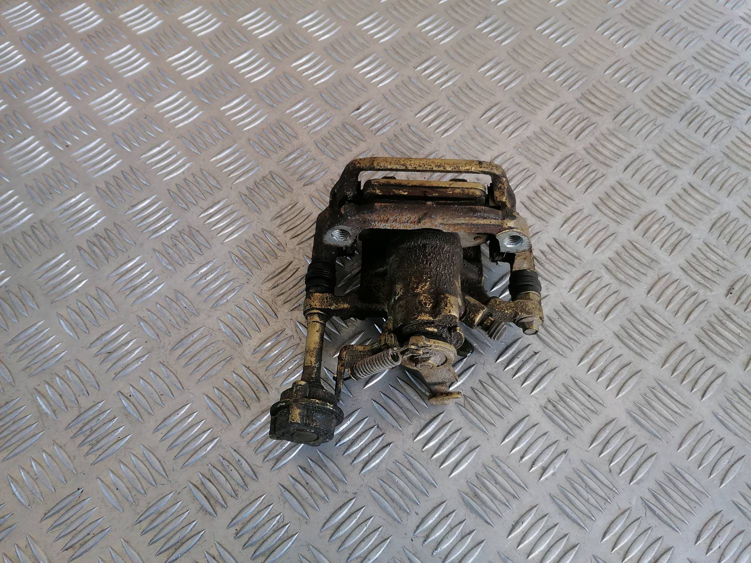 Aizmugurējais labais suports priekš OPEL ASTRA J 2012 3 Aizmugurējais labais suports priekš OPEL ASTRA J 2012