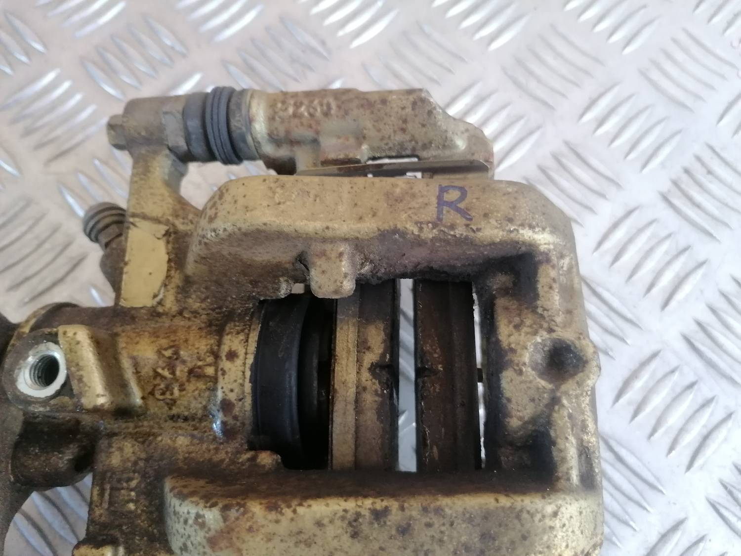 Aizmugurējais labais suports priekš OPEL ASTRA J 2012 5 Aizmugurējais labais suports priekš OPEL ASTRA J 2012