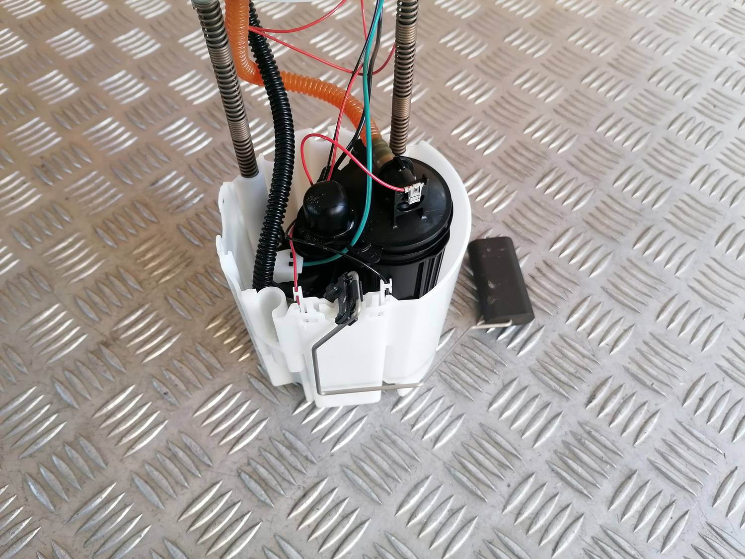 Degvielas tvertnes sūknis priekš OPEL ASTRA J 2012 3 Degvielas tvertnes sūknis priekš OPEL ASTRA J 2012