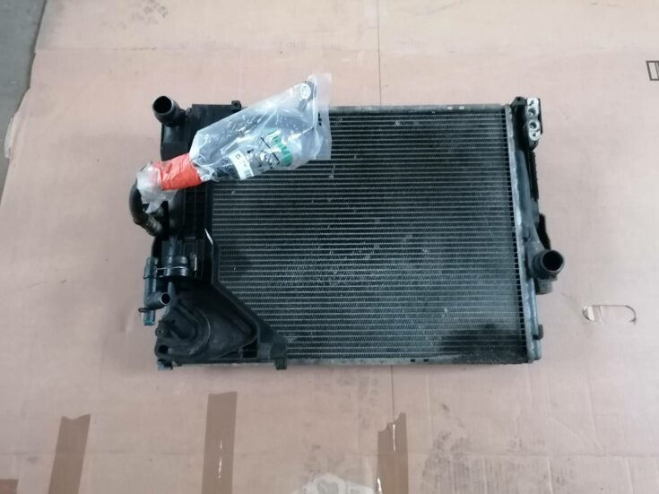 Dzesēšanas radiators priekš BMW 318 E46 2002 1