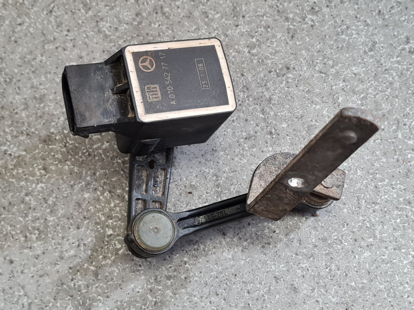 Lukturu diapazona korekcijas sensors, aizmugurē priekš MERCEDES BENZ ML280 2008 OBSIDIAN BLACK 2 Lukturu diapazona korekcijas sensors, aizmugurē priekš MERCEDES BENZ ML280 2008 OBSIDIAN BLACK