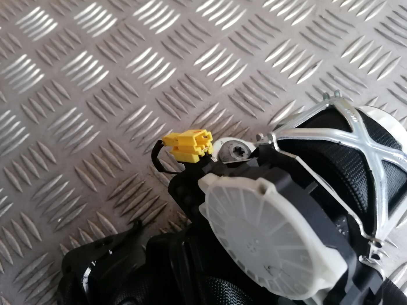 Aizmugurējā labā drošības josta priekš MERCEDES BENZ ML280 2008 OBSIDIAN BLACK 3 Aizmugurējā labā drošības josta priekš MERCEDES BENZ ML280 2008 OBSIDIAN BLACK