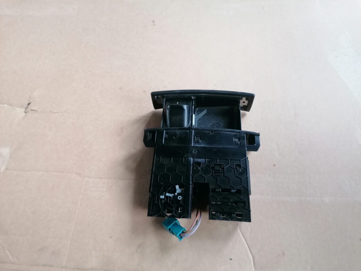 Pelnu trauks priekš MERCEDES BENZ ML280 2008 OBSIDIAN BLACK 3 Pelnu trauks priekš MERCEDES BENZ ML280 2008 OBSIDIAN BLACK