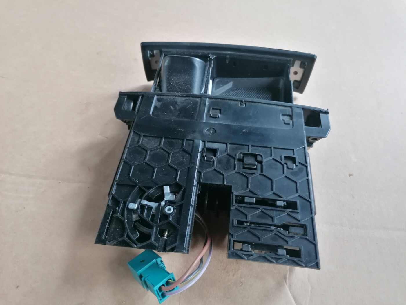 Pelnu trauks priekš MERCEDES BENZ ML280 2008 OBSIDIAN BLACK 4 Pelnu trauks priekš MERCEDES BENZ ML280 2008 OBSIDIAN BLACK