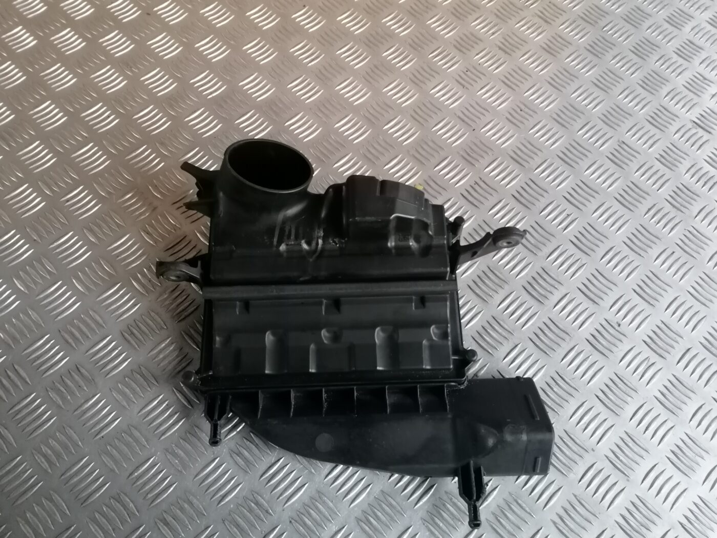 Gaisa filtra korpuss priekš MERCEDES BENZ ML280 2008 OBSIDIAN BLACK 2 Gaisa filtra korpuss priekš MERCEDES BENZ ML280 2008 OBSIDIAN BLACK