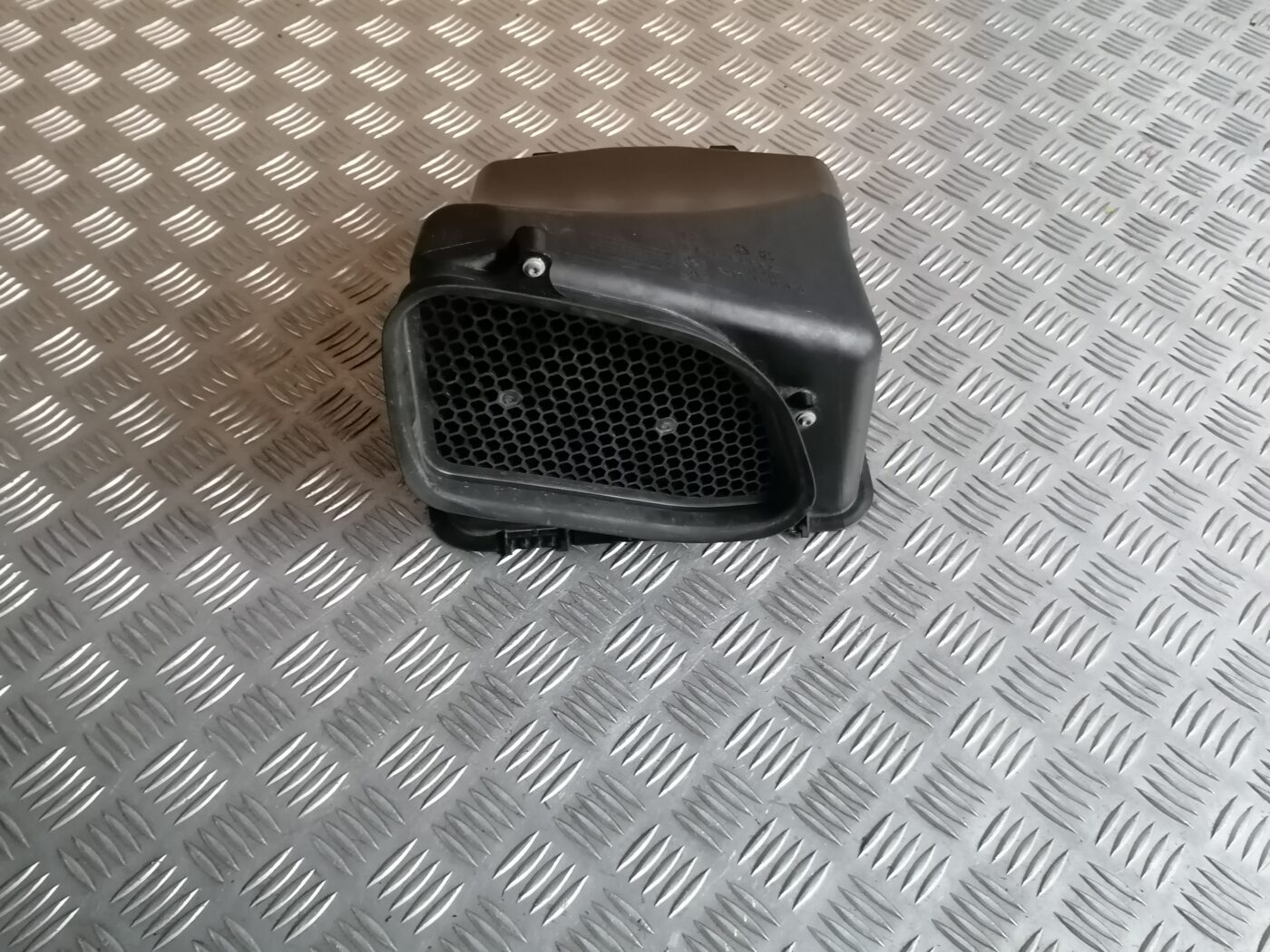 Gaisa filtra korpuss priekš MERCEDES BENZ ML280 2008 OBSIDIAN BLACK 3 Gaisa filtra korpuss priekš MERCEDES BENZ ML280 2008 OBSIDIAN BLACK