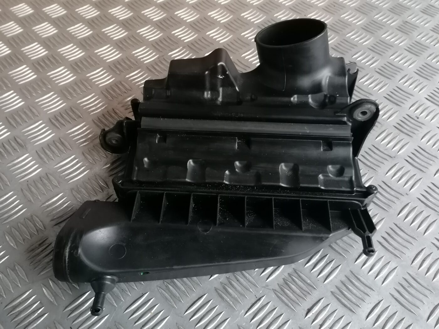 Gaisa filtra korpuss priekš MERCEDES BENZ ML280 2008 OBSIDIAN BLACK 6 Gaisa filtra korpuss priekš MERCEDES BENZ ML280 2008 OBSIDIAN BLACK