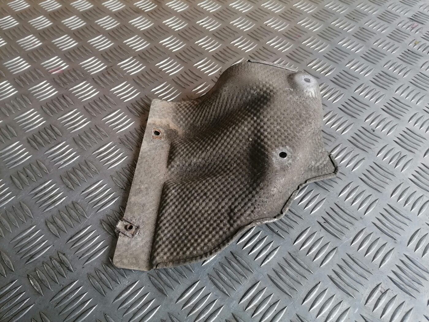 Karstuma aizsargs (mazs) priekš MERCEDES BENZ ML280 2008 OBSIDIAN BLACK 2 Karstuma aizsargs (mazs) priekš MERCEDES BENZ ML280 2008 OBSIDIAN BLACK