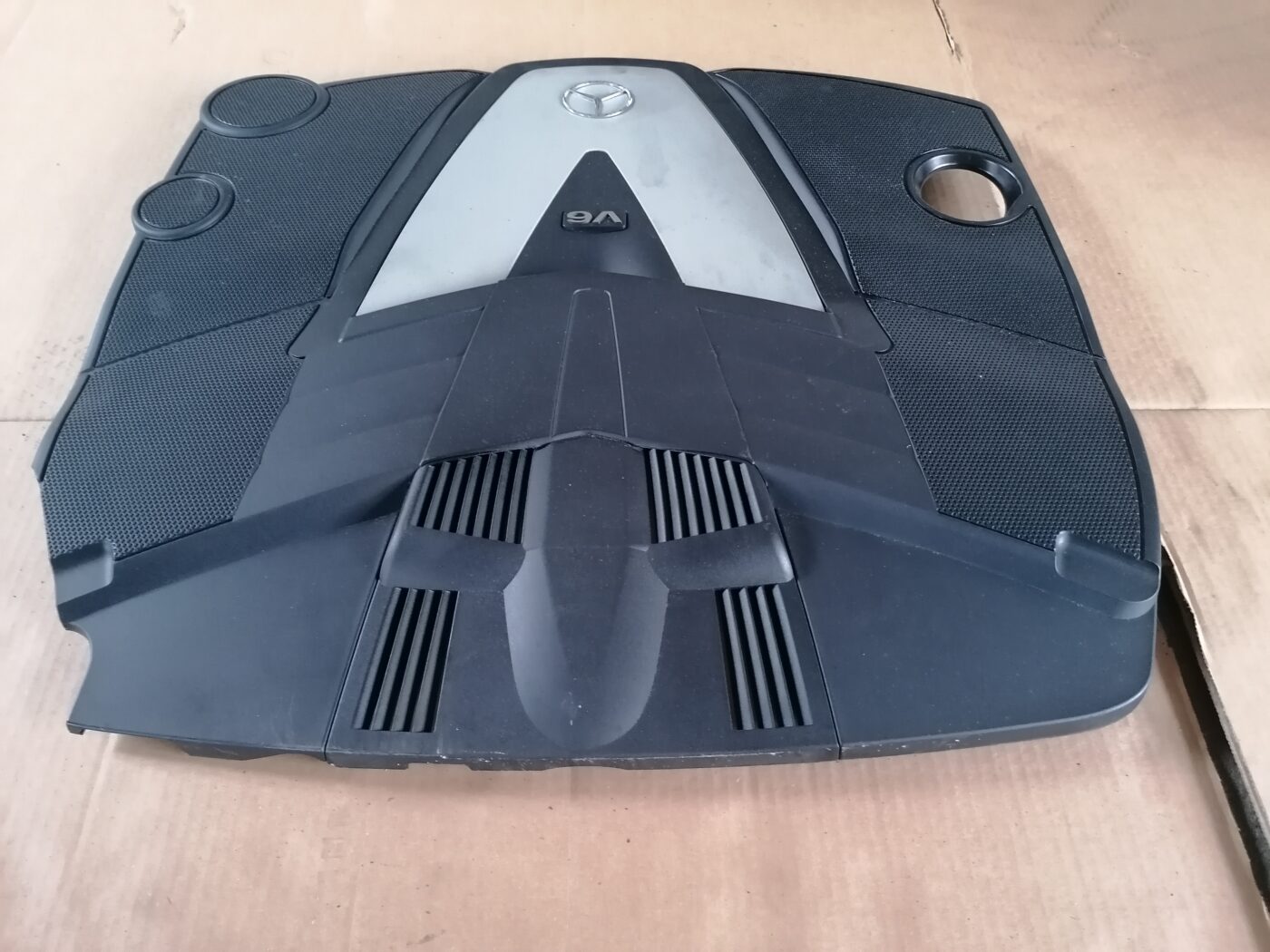 Dzinēja dekoratīvais vāks priekš MERCEDES BENZ ML280 2008 OBSIDIAN BLACK 4 Dzinēja dekoratīvais vāks priekš MERCEDES BENZ ML280 2008 OBSIDIAN BLACK