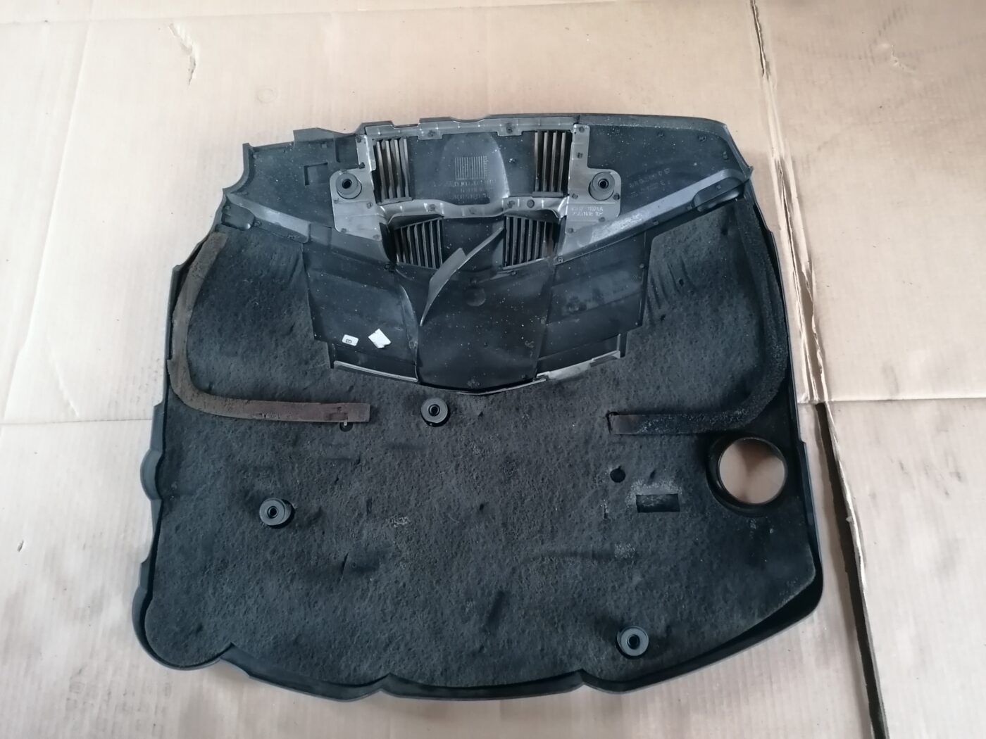 Dzinēja dekoratīvais vāks priekš MERCEDES BENZ ML280 2008 OBSIDIAN BLACK 5 Dzinēja dekoratīvais vāks priekš MERCEDES BENZ ML280 2008 OBSIDIAN BLACK