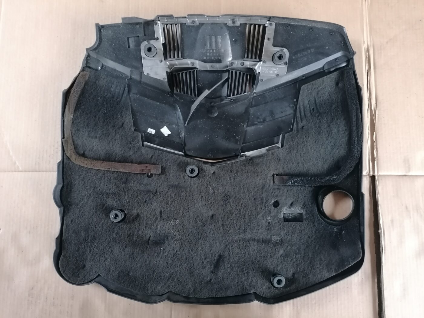 Dzinēja dekoratīvais vāks priekš MERCEDES BENZ ML280 2008 OBSIDIAN BLACK 8 Dzinēja dekoratīvais vāks priekš MERCEDES BENZ ML280 2008 OBSIDIAN BLACK