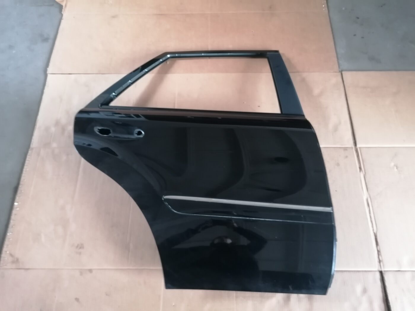 Aizmugurējās labās durvis priekš MERCEDES BENZ ML280 2008 OBSIDIAN BLACK 1 Aizmugurējās labās durvis priekš MERCEDES BENZ ML280 2008 OBSIDIAN BLACK