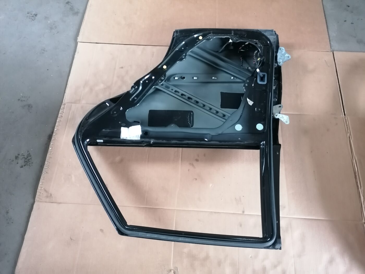 Aizmugurējās labās durvis priekš MERCEDES BENZ ML280 2008 OBSIDIAN BLACK 10 Aizmugurējās labās durvis priekš MERCEDES BENZ ML280 2008 OBSIDIAN BLACK