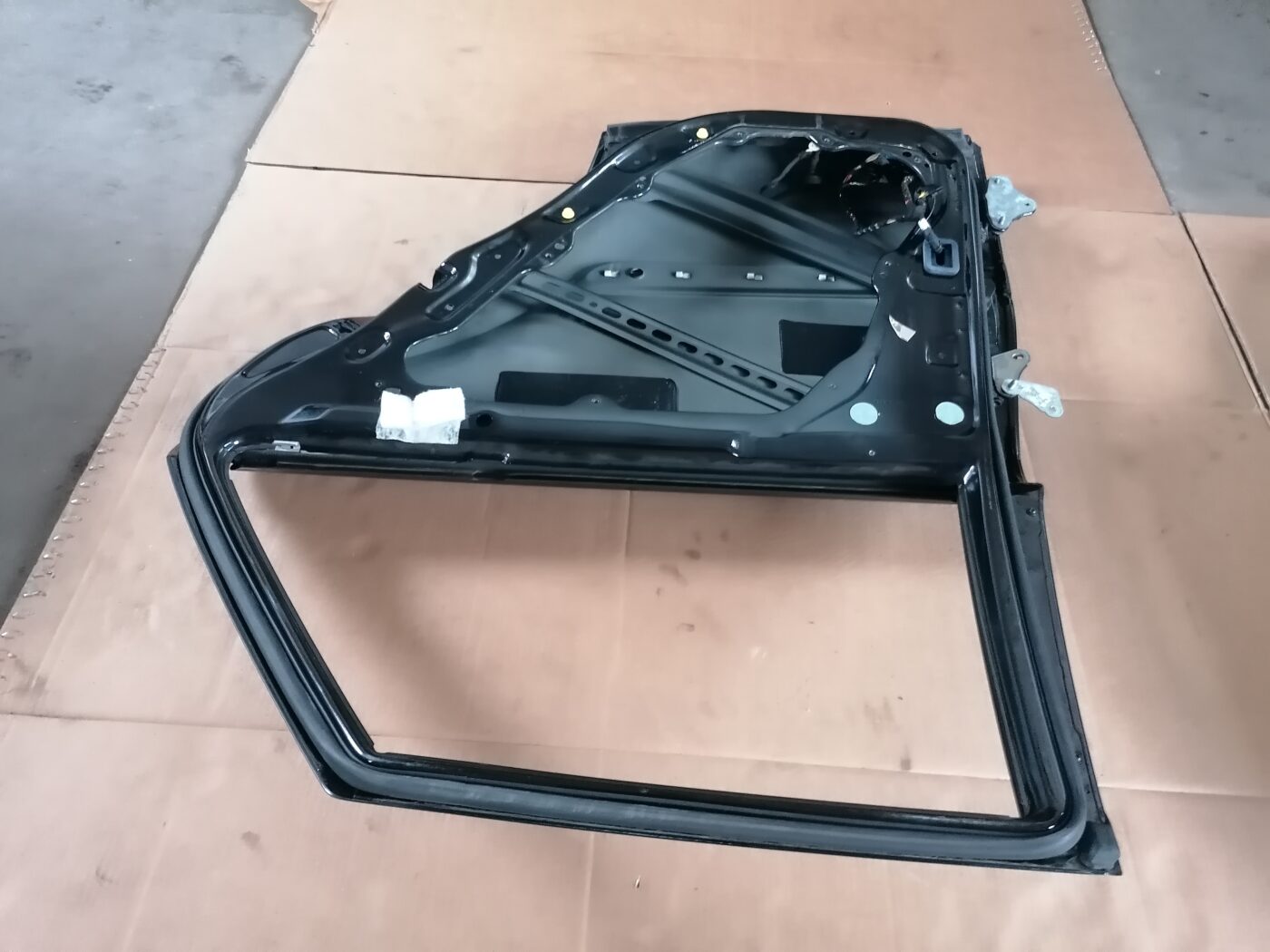 Aizmugurējās labās durvis priekš MERCEDES BENZ ML280 2008 OBSIDIAN BLACK 11 Aizmugurējās labās durvis priekš MERCEDES BENZ ML280 2008 OBSIDIAN BLACK