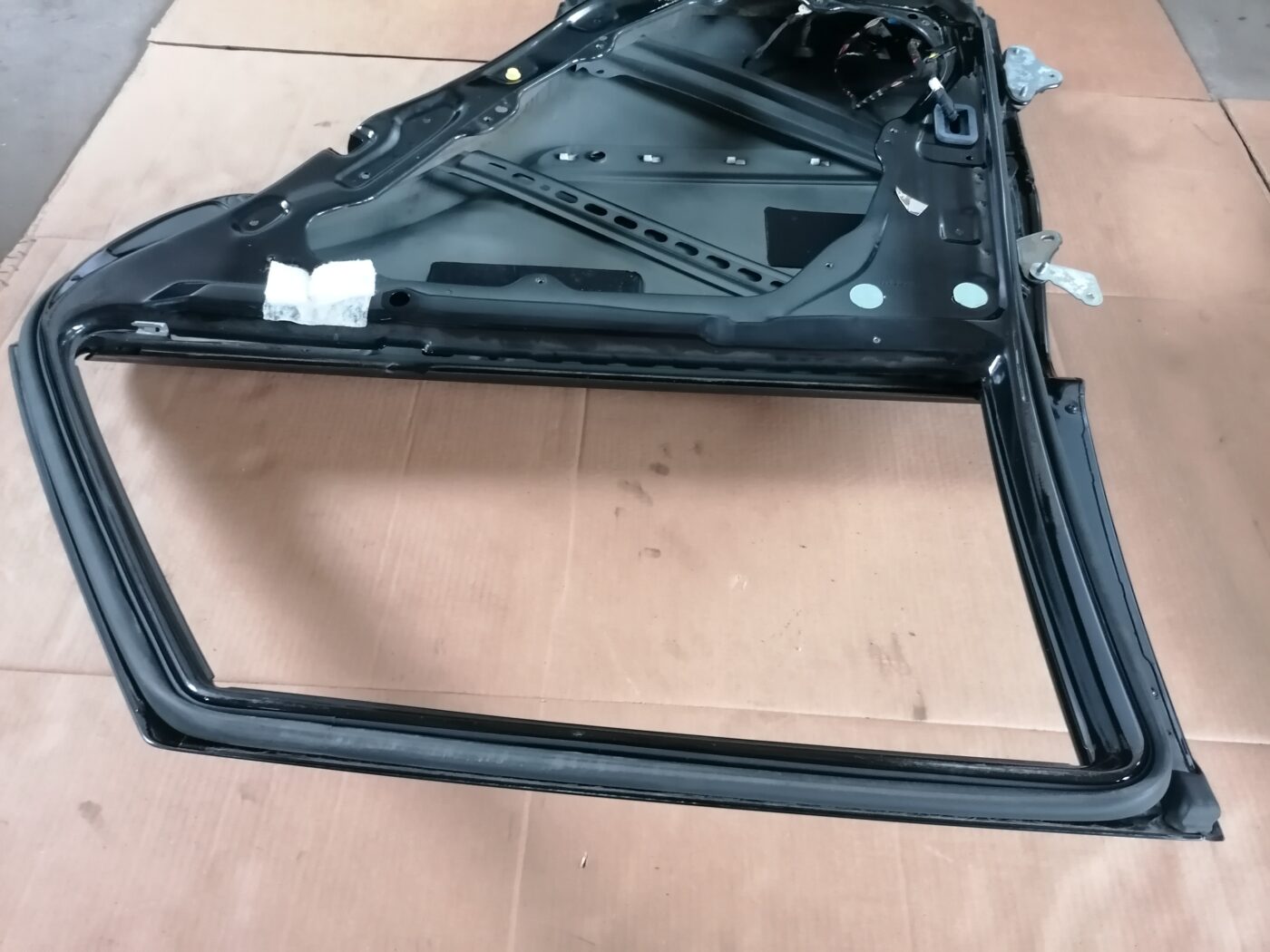 Aizmugurējās labās durvis priekš MERCEDES BENZ ML280 2008 OBSIDIAN BLACK 12 Aizmugurējās labās durvis priekš MERCEDES BENZ ML280 2008 OBSIDIAN BLACK