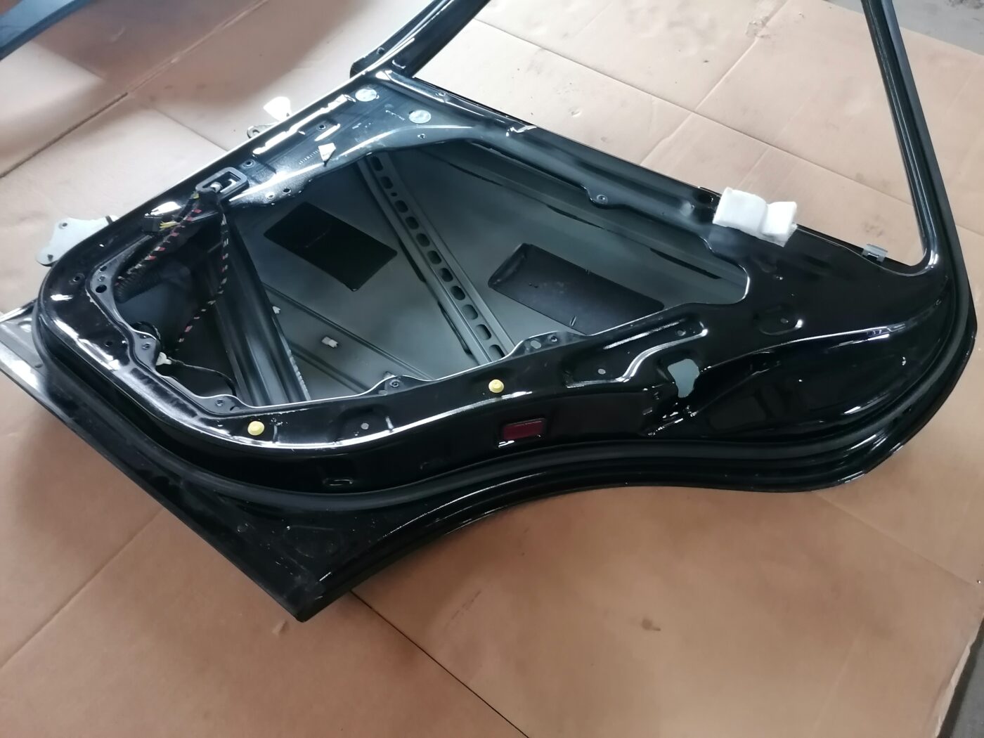 Aizmugurējās labās durvis priekš MERCEDES BENZ ML280 2008 OBSIDIAN BLACK 13 Aizmugurējās labās durvis priekš MERCEDES BENZ ML280 2008 OBSIDIAN BLACK