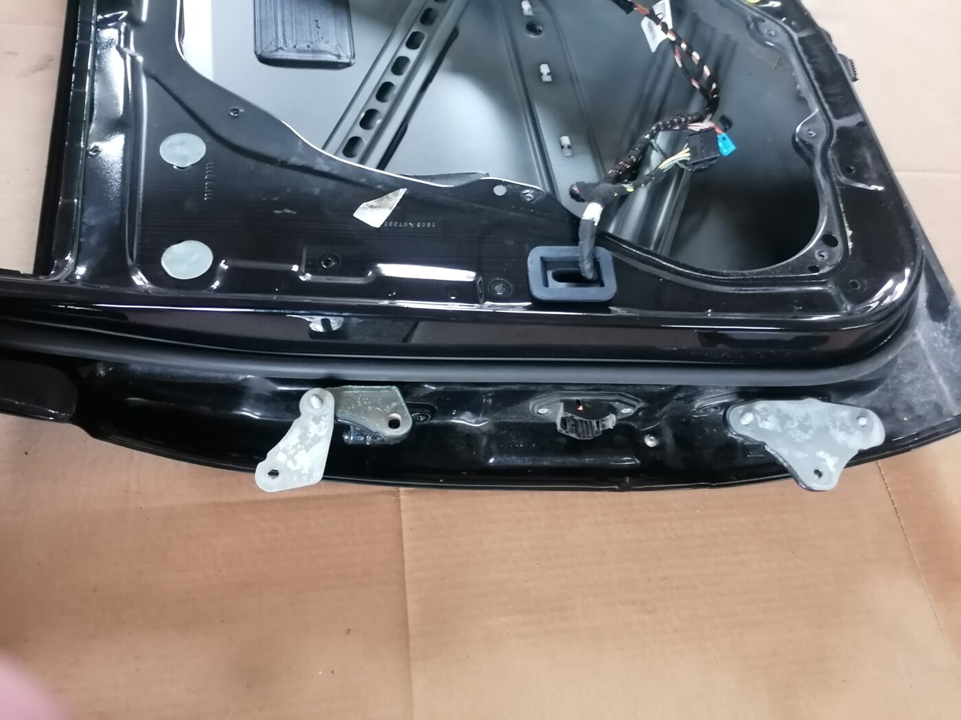 Aizmugurējās labās durvis priekš MERCEDES BENZ ML280 2008 OBSIDIAN BLACK 20 Aizmugurējās labās durvis priekš MERCEDES BENZ ML280 2008 OBSIDIAN BLACK