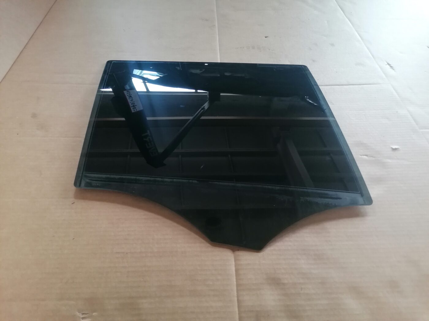 Aizmugurējo labo durvju stikls priekš MERCEDES BENZ ML280 2008 OBSIDIAN BLACK 2 Aizmugurējo labo durvju stikls priekš MERCEDES BENZ ML280 2008 OBSIDIAN BLACK