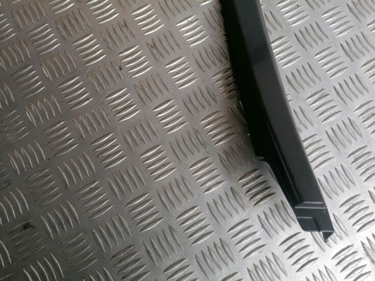 Durvju stikla moldings priekš MERCEDES BENZ ML280 2008 OBSIDIAN BLACK