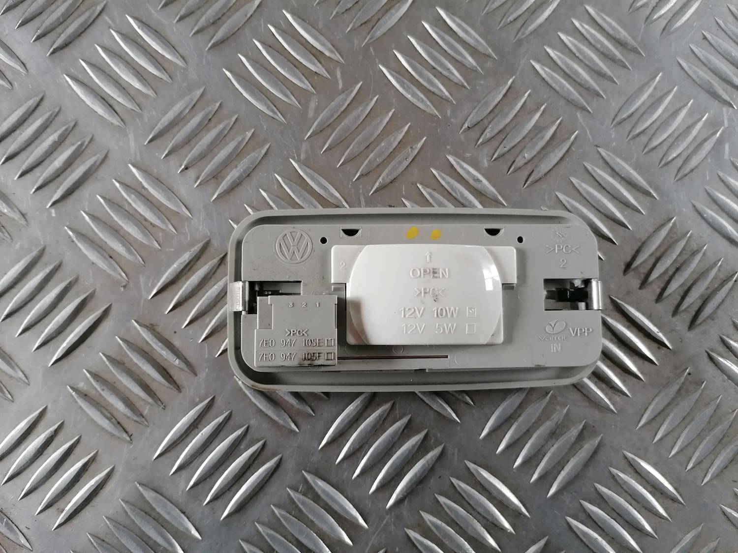 Apgaismojums bagažnieka nodalījuma priekš VW CRAFTER 2018 4 Apgaismojums bagažnieka nodalījuma priekš VW CRAFTER 2018