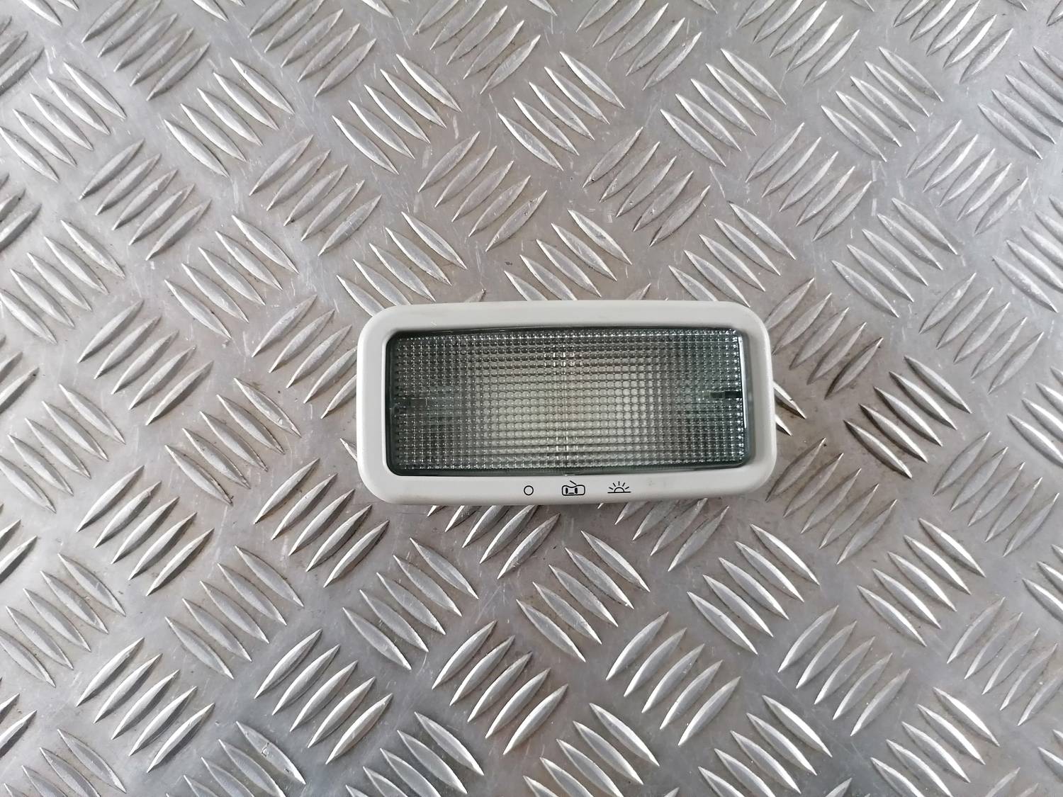 Apgaismojums bagažnieka nodalījuma priekš VW CRAFTER 2018 2 Apgaismojums bagažnieka nodalījuma priekš VW CRAFTER 2018