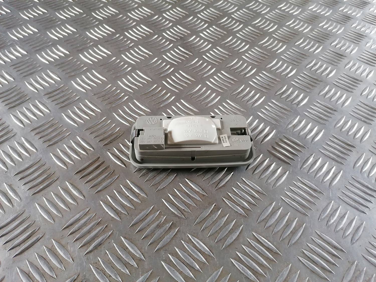 Apgaismojums bagažnieka nodalījuma priekš VW CRAFTER 2018 3 Apgaismojums bagažnieka nodalījuma priekš VW CRAFTER 2018