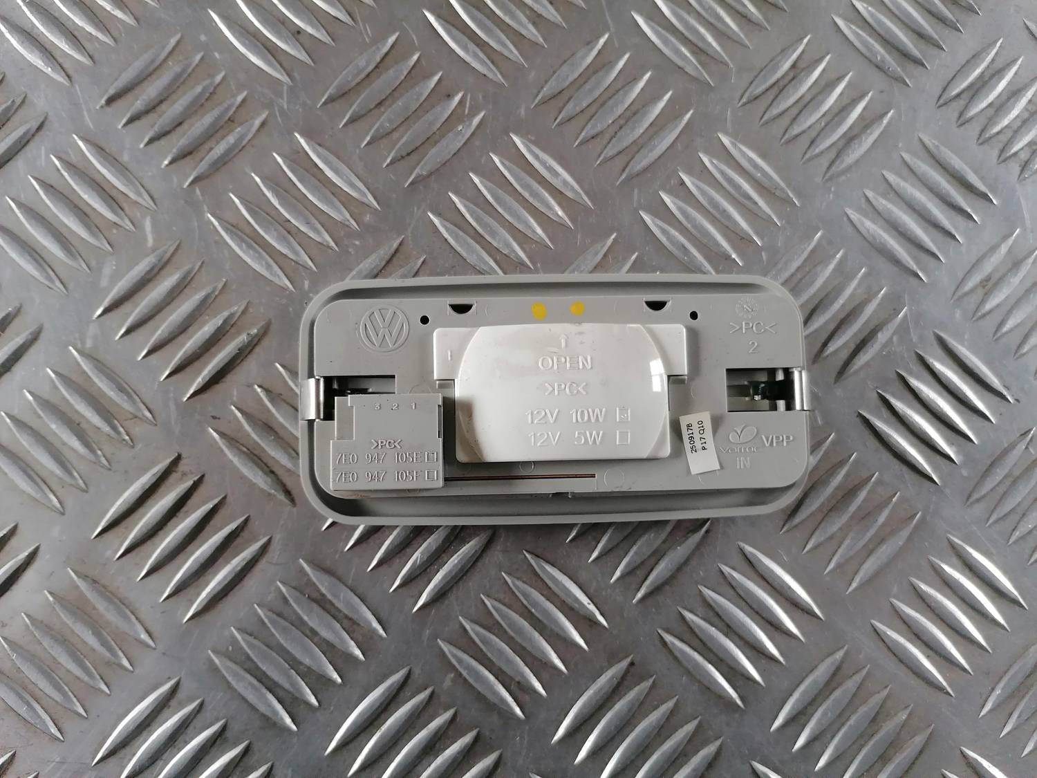 Apgaismojums bagažnieka nodalījuma priekš VW CRAFTER 2018 4 Apgaismojums bagažnieka nodalījuma priekš VW CRAFTER 2018