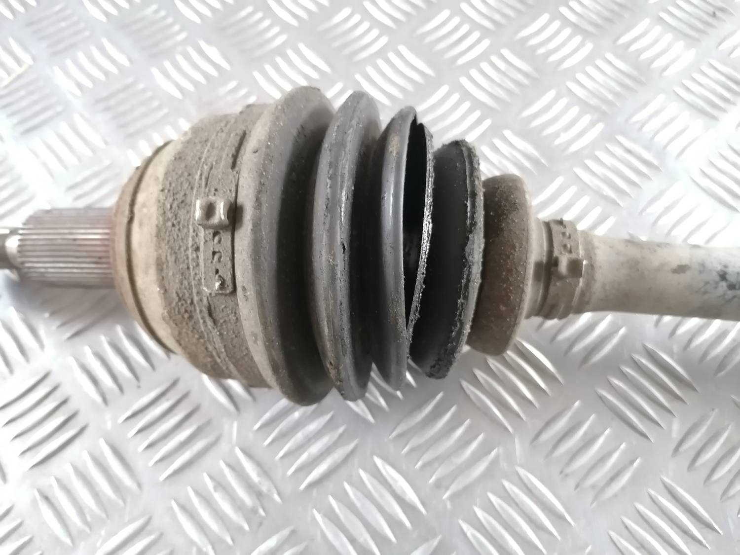 Pusass priekšējā kreisā priekš VW CRAFTER 2018 2 Pusass priekšējā kreisā priekš VW CRAFTER 2018