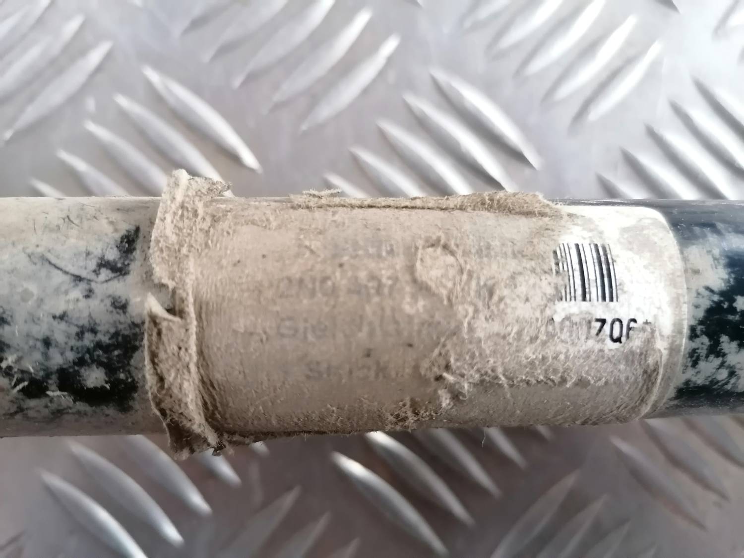 Pusass priekšējā kreisā priekš VW CRAFTER 2018 4 Pusass priekšējā kreisā priekš VW CRAFTER 2018