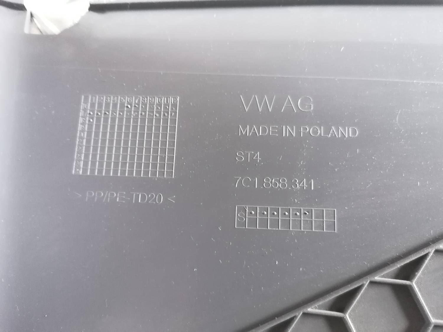 Centrālās konsoles (apdares) sānu panelis priekš VW CRAFTER 2018 4 Centrālās konsoles (apdares) sānu panelis priekš VW CRAFTER 2018