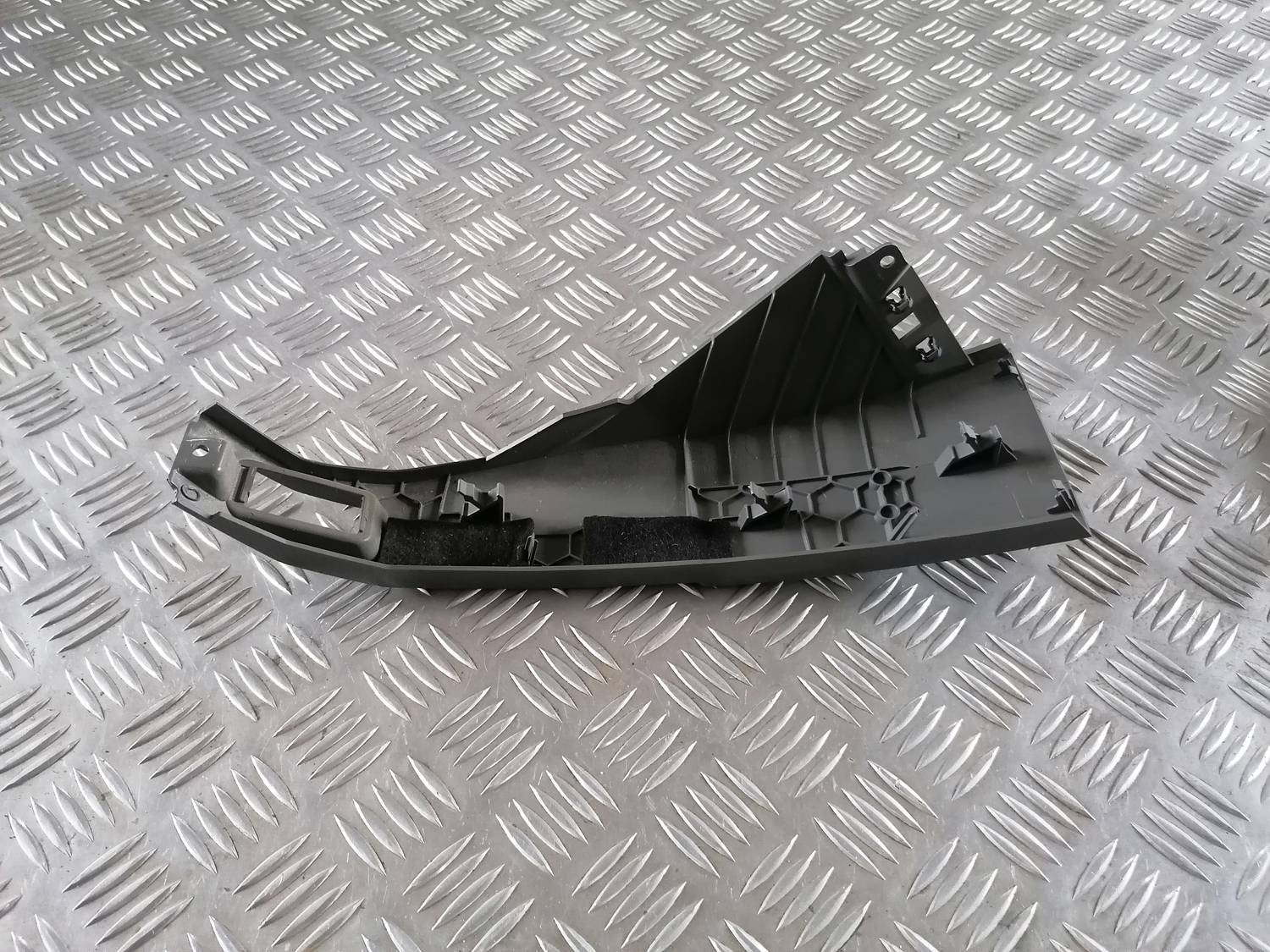 Mērinstrumentu paneļa dekoratīvā uzlika priekš VW CRAFTER 2018 3 Mērinstrumentu paneļa dekoratīvā uzlika priekš VW CRAFTER 2018