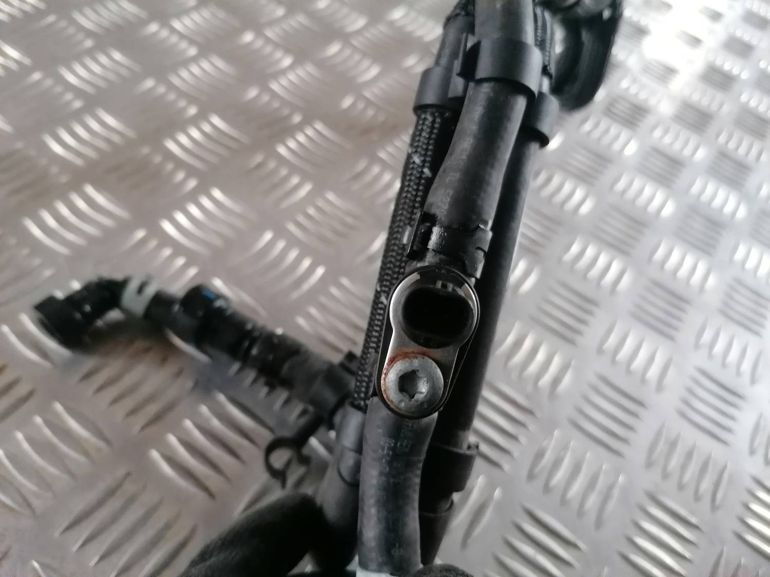 Degvielas caurule priekš VW CRAFTER 2018 3 Degvielas caurule priekš VW CRAFTER 2018