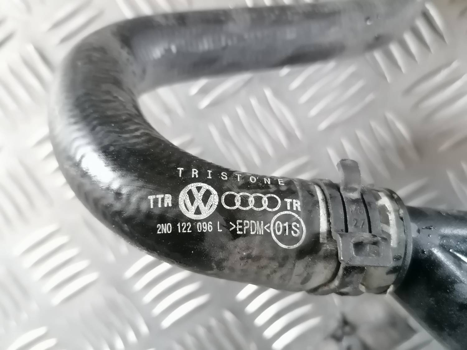 Dzesēšanas caurule priekš VW CRAFTER 2018 2 Dzesēšanas caurule priekš VW CRAFTER 2018