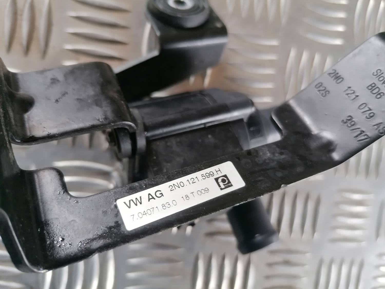 Papildus elektriskais ūdens sūknis priekš VW CRAFTER 2018 5 Papildus elektriskais ūdens sūknis priekš VW CRAFTER 2018