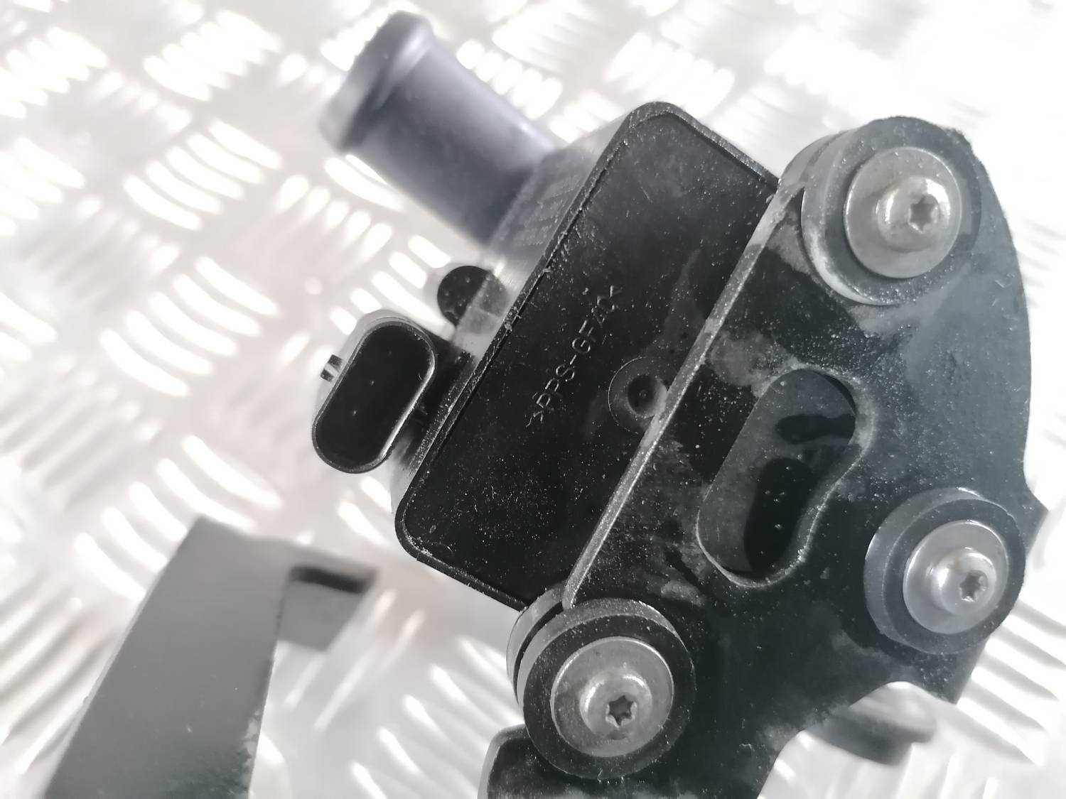 Papildus elektriskais ūdens sūknis priekš VW CRAFTER 2018 6 Papildus elektriskais ūdens sūknis priekš VW CRAFTER 2018