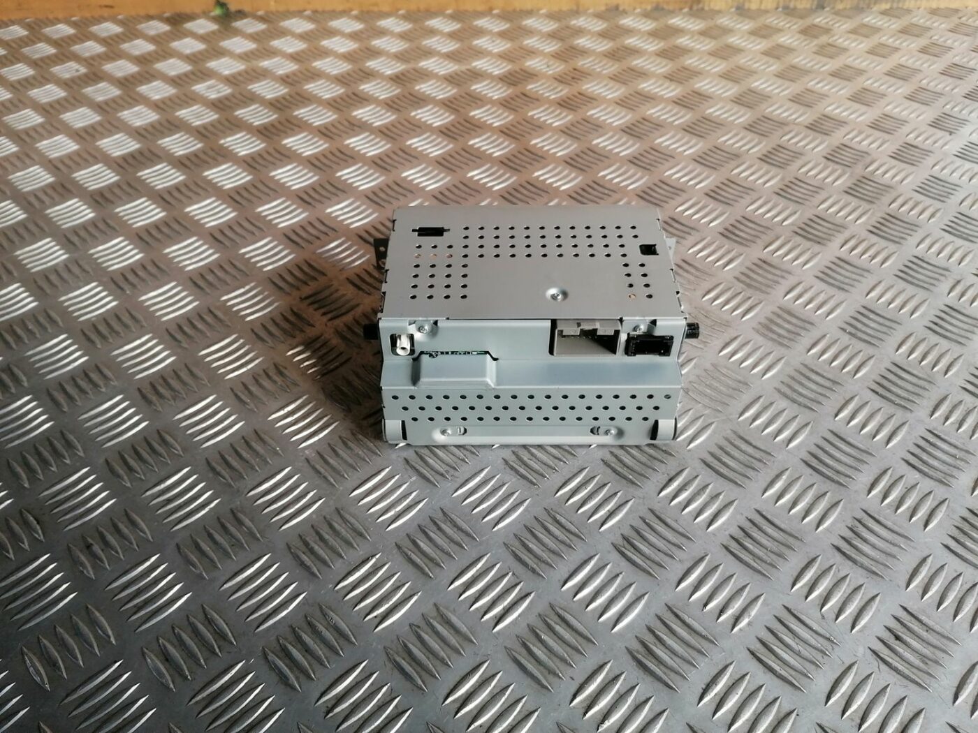 CD/DVD/Navigācijas bloks priekš VOLVO V70 2009 2 CD/DVD/Navigācijas bloks priekš VOLVO V70 2009