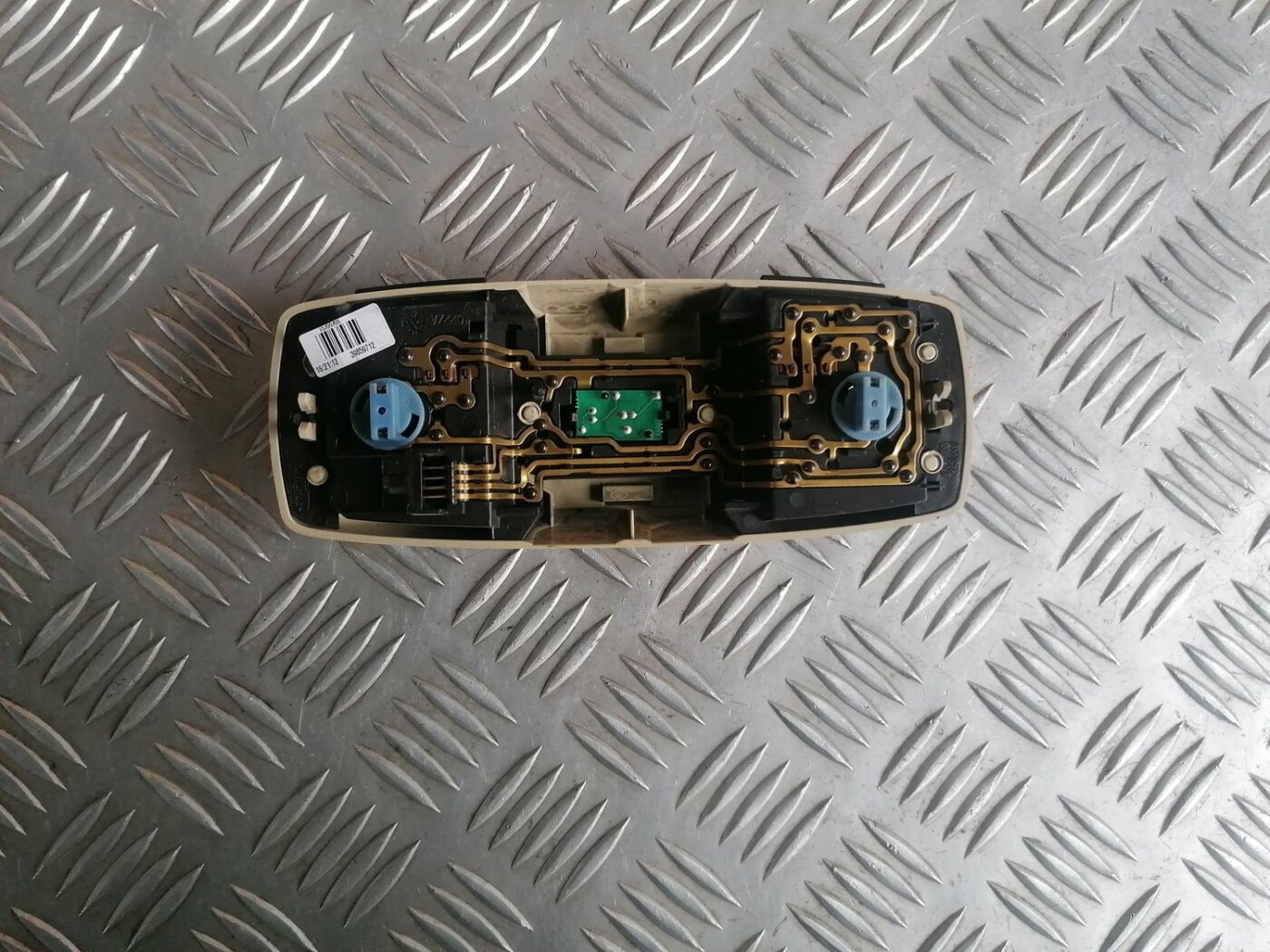 Aizmugurējo sēdvietu apgaismojums priekš VOLVO V70 2009 4 Aizmugurējo sēdvietu apgaismojums priekš VOLVO V70 2009