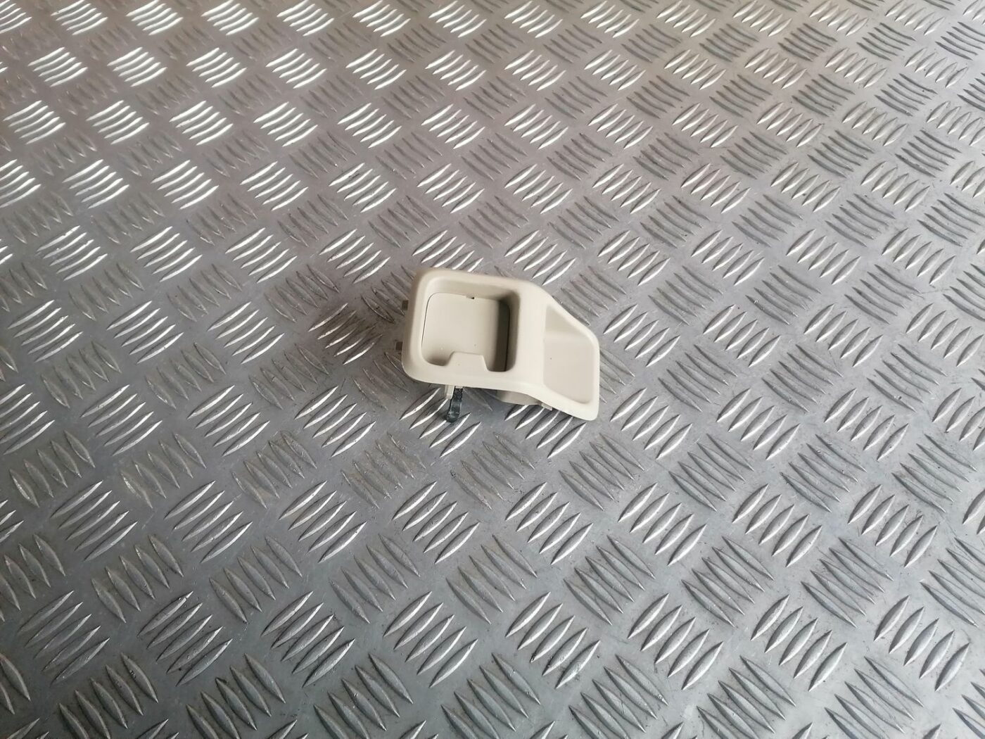 Griestu uzlika priekš VOLVO V70 2009 1 Griestu uzlika priekš VOLVO V70 2009