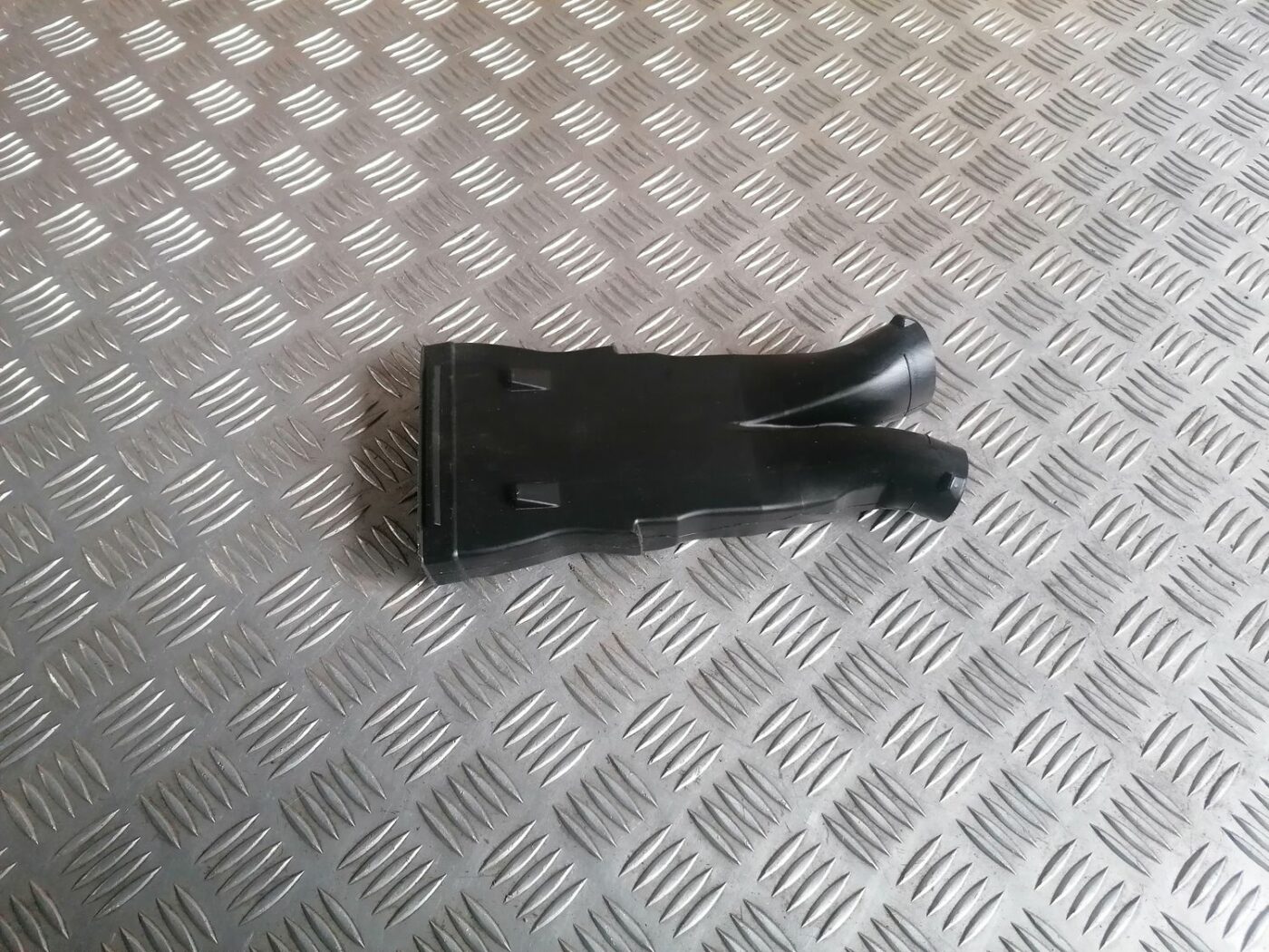 Salona gaisa vads priekš VOLVO V70 2009 2 Salona gaisa vads priekš VOLVO V70 2009