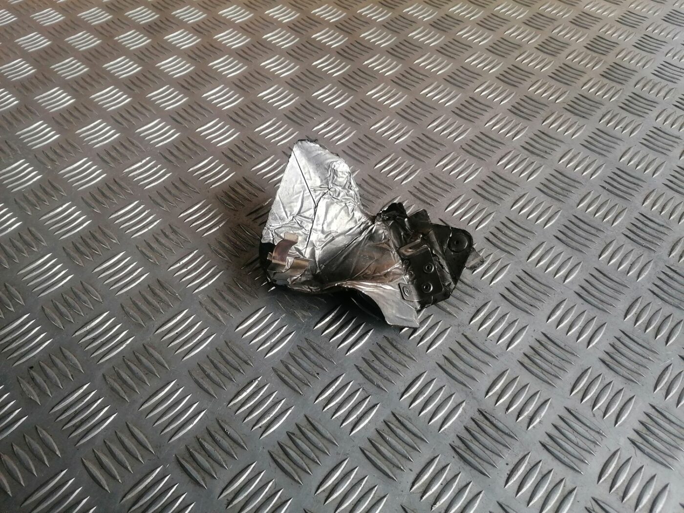 Karstuma aizsargs (mazs) priekš VOLVO V70 2009 2 Karstuma aizsargs (mazs) priekš VOLVO V70 2009