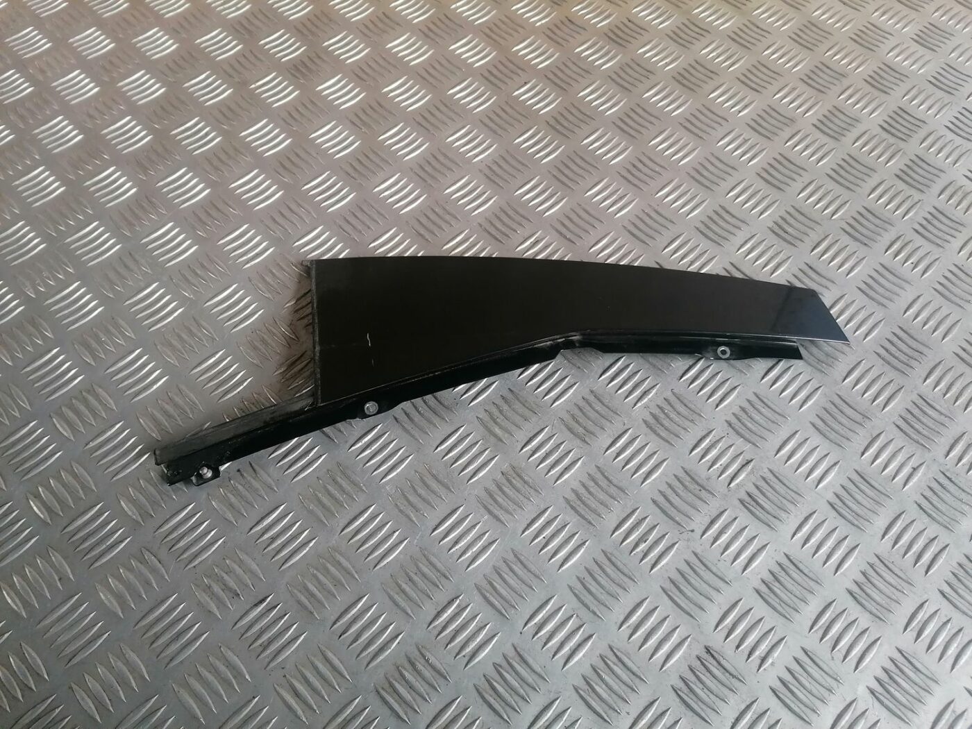 Durvju stikla moldings priekš VOLVO V70 2009 1 Durvju stikla moldings priekš VOLVO V70 2009