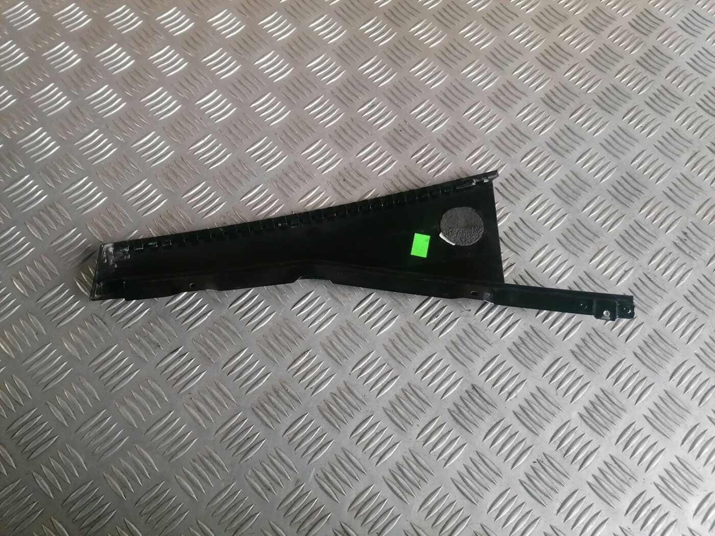 Durvju stikla moldings priekš VOLVO V70 2009 2 Durvju stikla moldings priekš VOLVO V70 2009