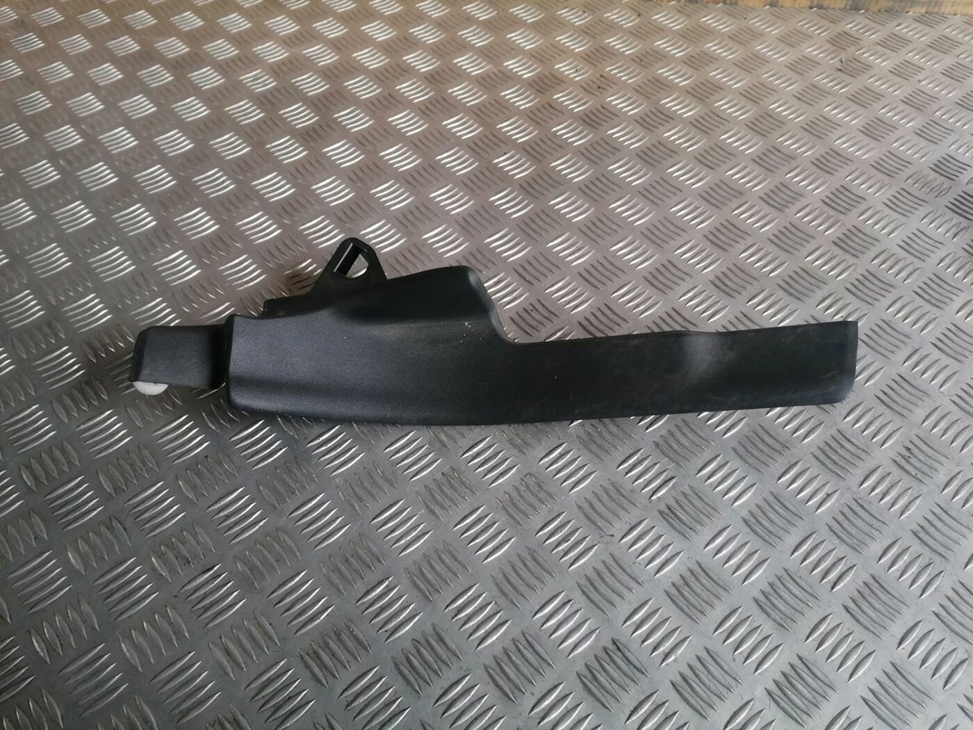 Sliekšņa aizmugurēja laba uzlika (salonā) priekš VOLVO V70 2009 1 Sliekšņa aizmugurēja laba uzlika (salonā) priekš VOLVO V70 2009