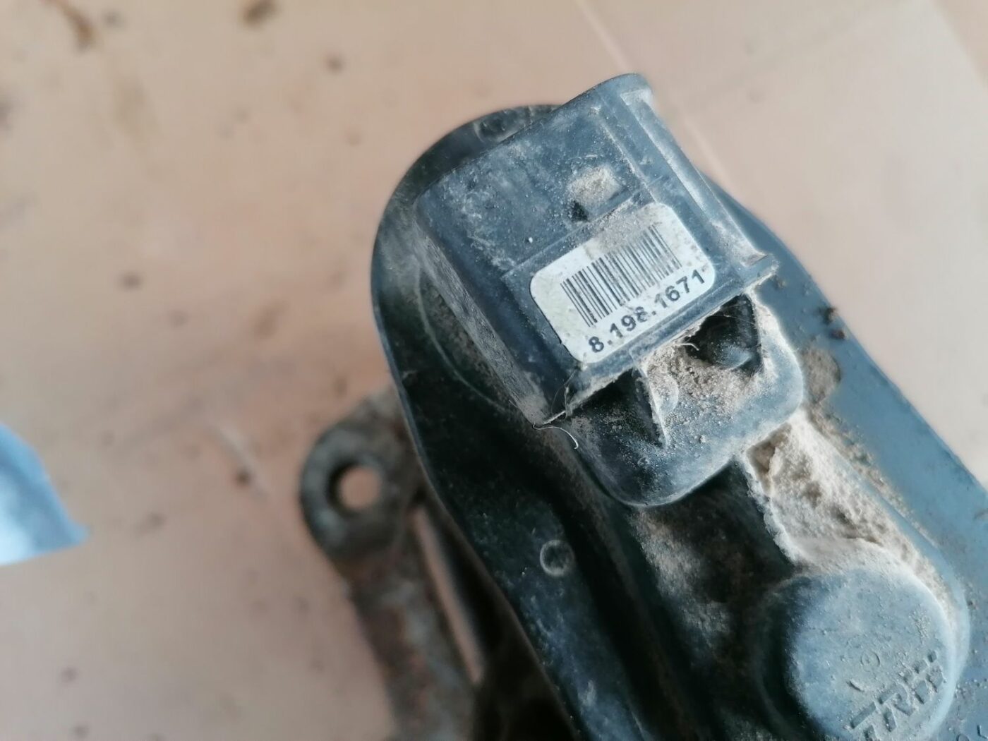 Aizmugurējais labais suports priekš VOLVO V70 2009 3 Aizmugurējais labais suports priekš VOLVO V70 2009