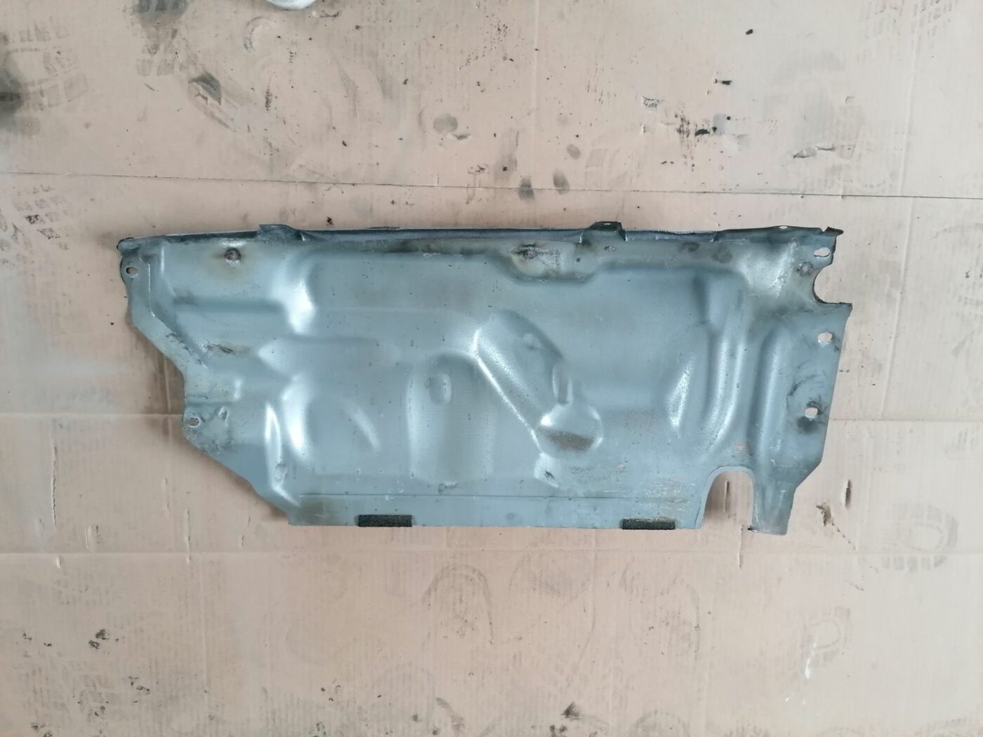 Izpūtēja sistēmas karstuma aizsargs priekš VOLVO V70 2009 2 Izpūtēja sistēmas karstuma aizsargs priekš VOLVO V70 2009