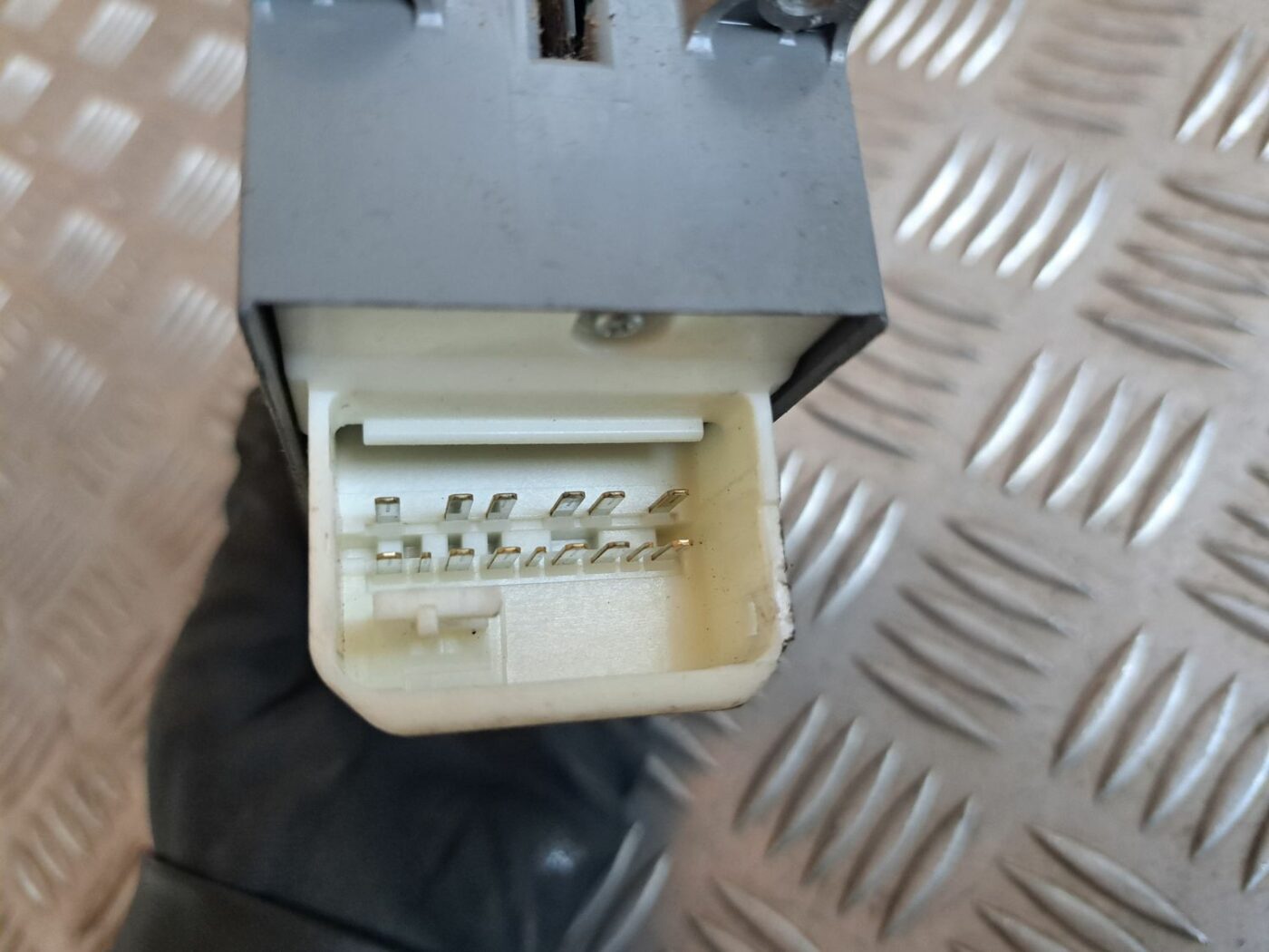 Šofera durvju slēdža pogas priekš TOYOTA RAV 4 2006 4 Šofera durvju slēdža pogas priekš TOYOTA RAV 4 2006