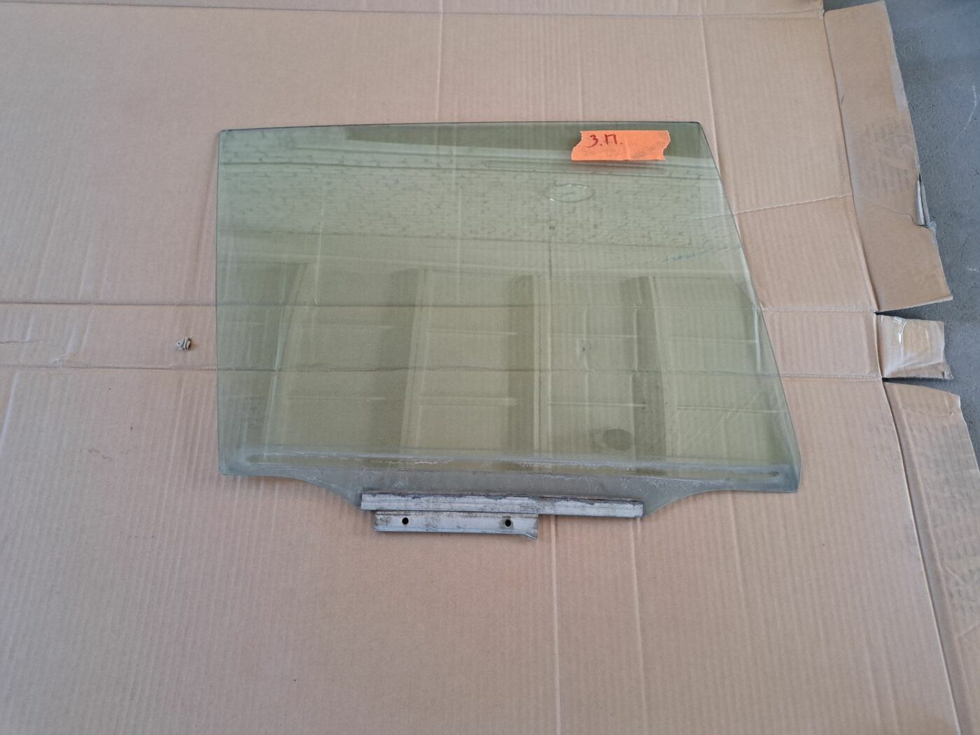 Aizmugurējo labo durvju stikls priekš TOYOTA RAV 4 2006 1 Aizmugurējo labo durvju stikls priekš TOYOTA RAV 4 2006